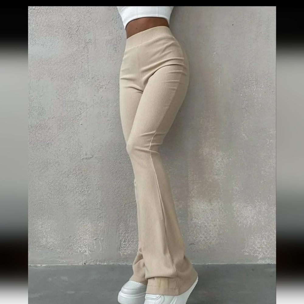 Women's Fitted Skinny Pant.